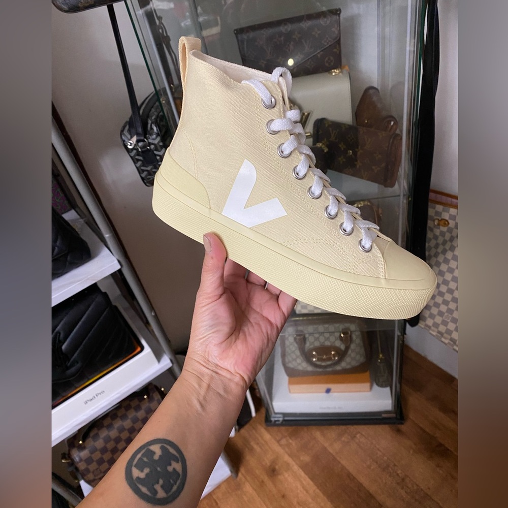 VEJA high top sneaker size 6.5 women
